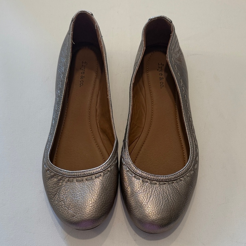 FRYE AND CO. Metallic Silver Flats